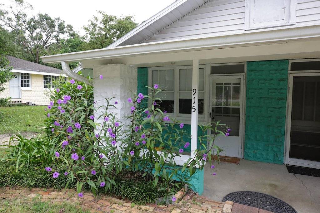 Bee Our Guest: Eph, Close to Downtown and Beach! in Pensacola, Emerald Coast