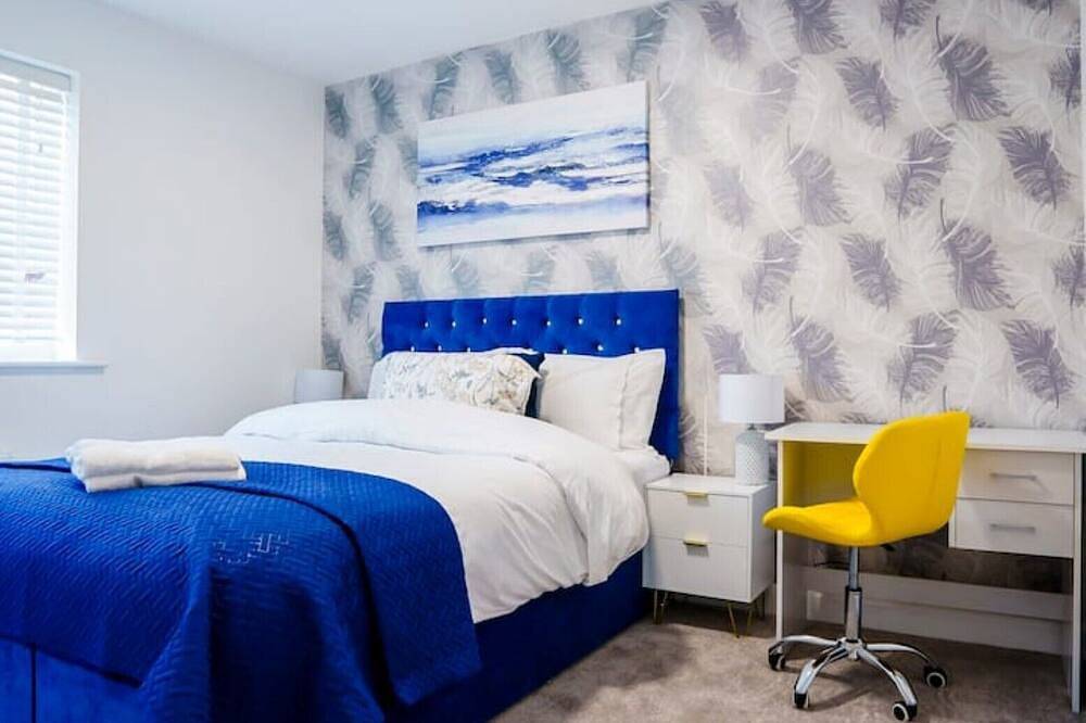 Cosy 3 Bedroom House Set In Manchester Free wifi & private parking in Leigh, Grand Manchester