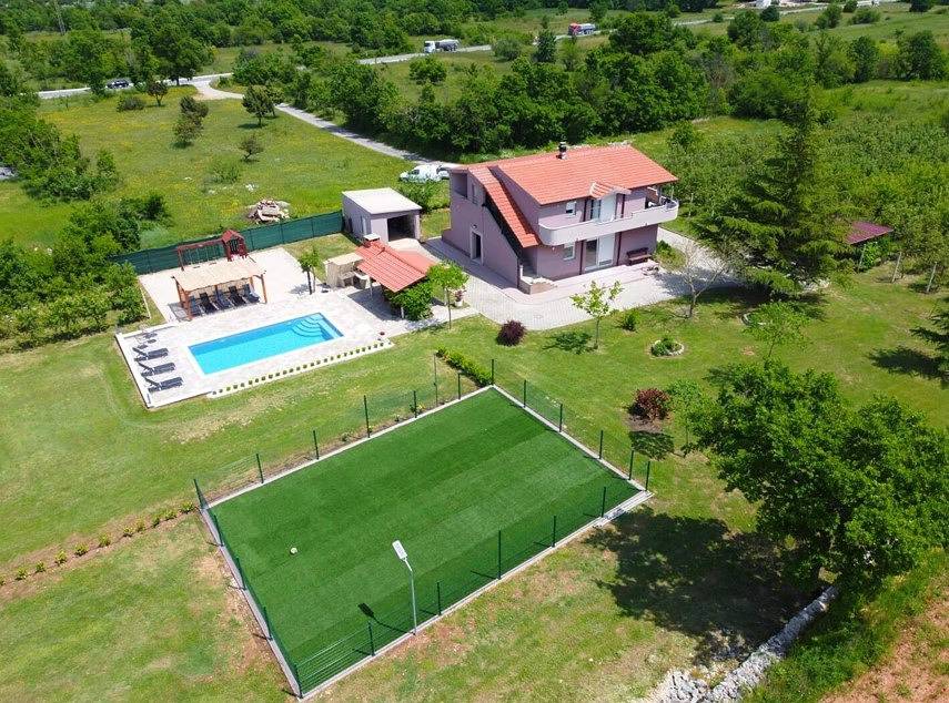 Villa Dola with private pool in Dalmatinisches Zagora