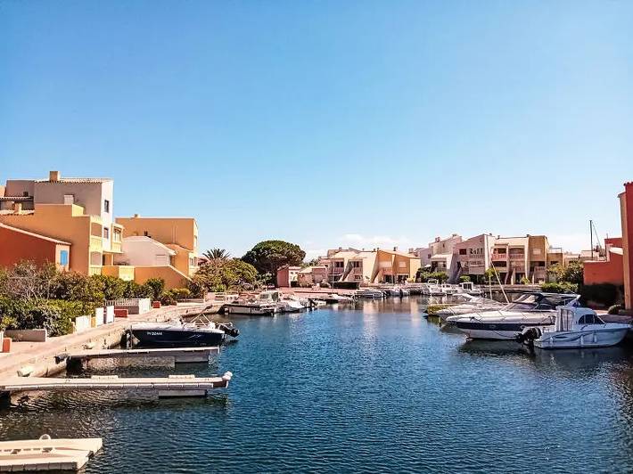 Gîte pour 4 personnes, avec terrasse et piscine dans Port Saint Ange