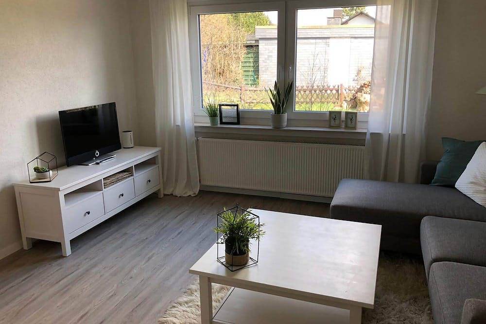 Ganze Wohnung, Schön gelegene Ferien-/Pendlerwohnung nahe Rothaarsteig mit guter Anbindung in Haiger, Naturpark Lahn-Dill-Bergland