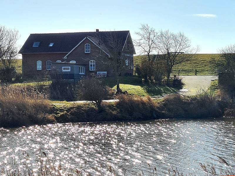 Ganze Ferienwohnung, Haus Hemenswarft - Wohnung Gröde direkt am Deich in Emmelsbüll-Horsbüll, Nordfriesland