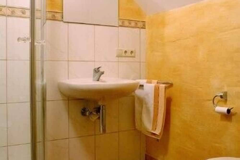Ganze Wohnung, Komfort-Ferienwohnung im Landhausstil mit \"Heidi-Zimmer\" in Pommern (Deutschland), Cochem-Zell