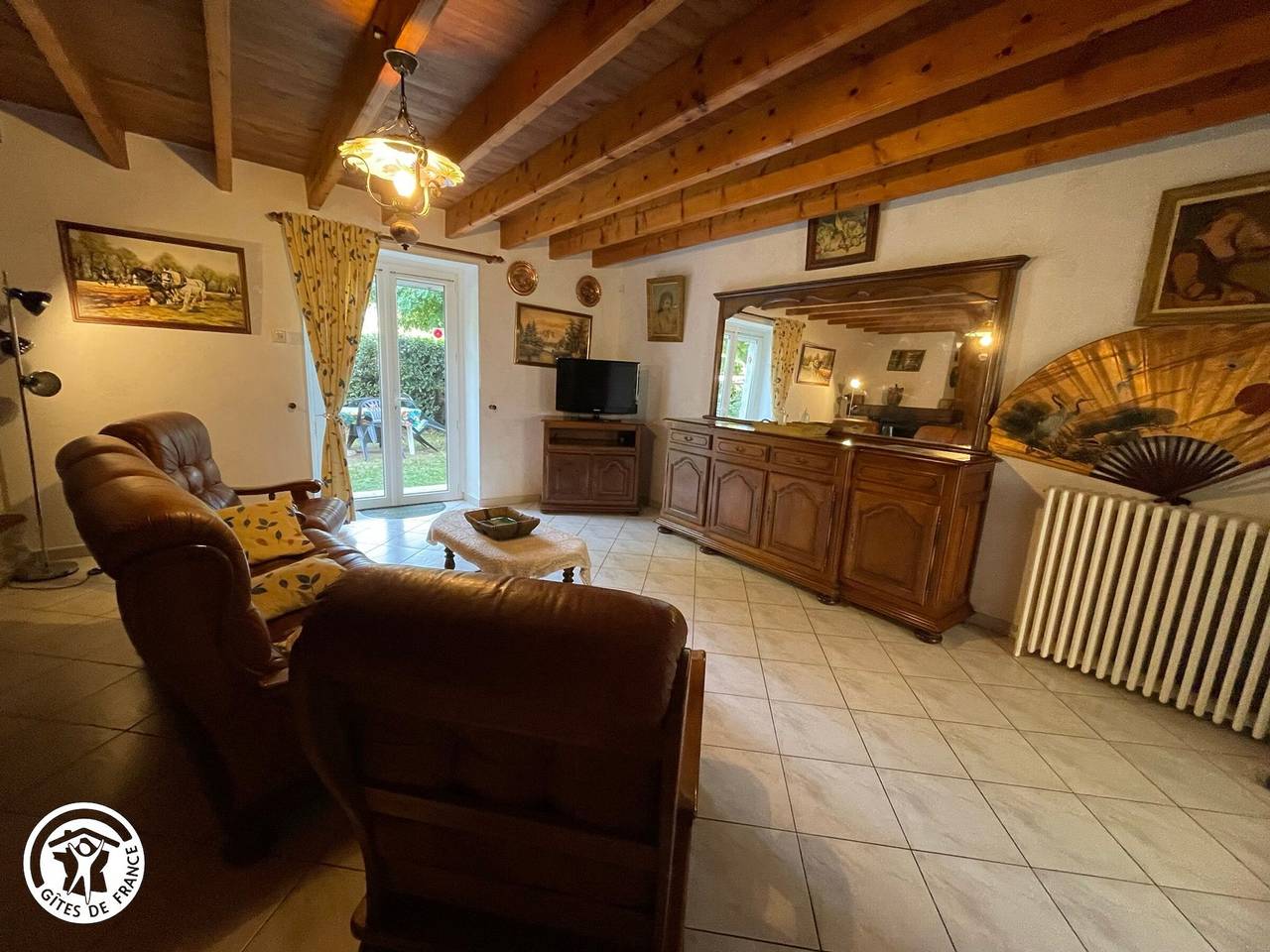 Casa histórica con patio privado y Wifi en el corazón del encantador pueblo de Thiré, cerca del mar. in Thiré, Fontenay-le-Comte