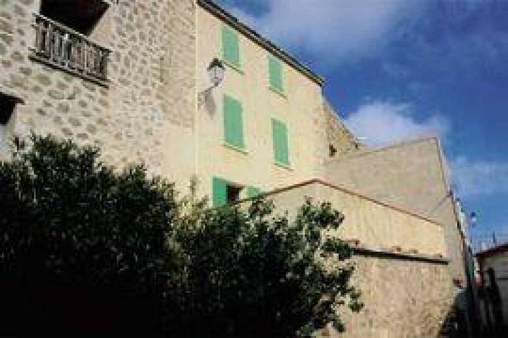 Gîte pour 2 personnes, avec terrasse à Montalba-le-Château