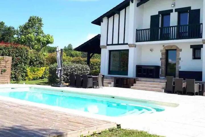 Maison de vacances pour 12 personnes, animaux acceptés à Urrugne