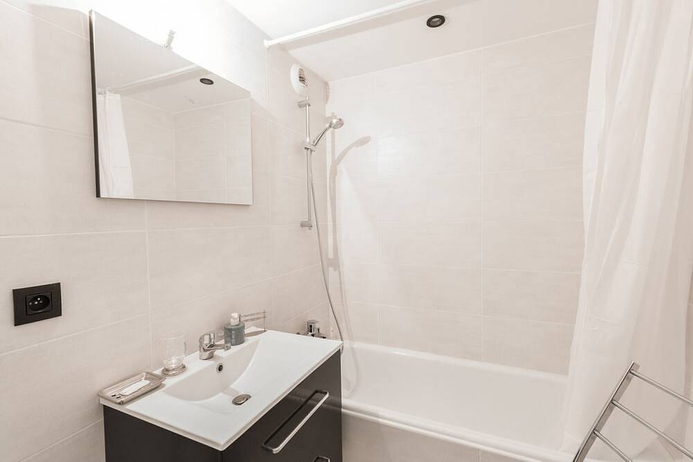 Geheel appartement, Ski-in: Renovated 2Br Apartment with Parking in Courchevel 1850 in Courchevel 1850, Saint-Bon-Tarentaise