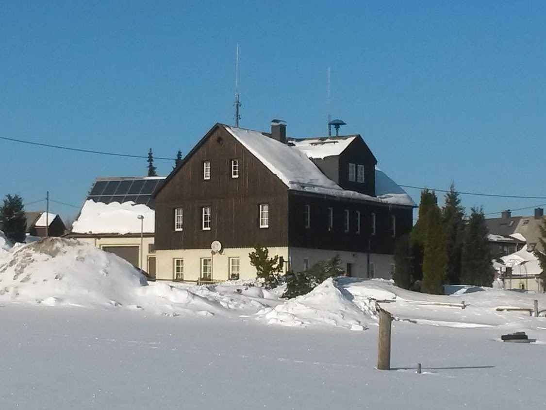 Ganze Ferienwohnung, Ferienwohnung im Dachgeschoß mit Blick auf die Berge  in Deutschneudorf, Erzgebirge