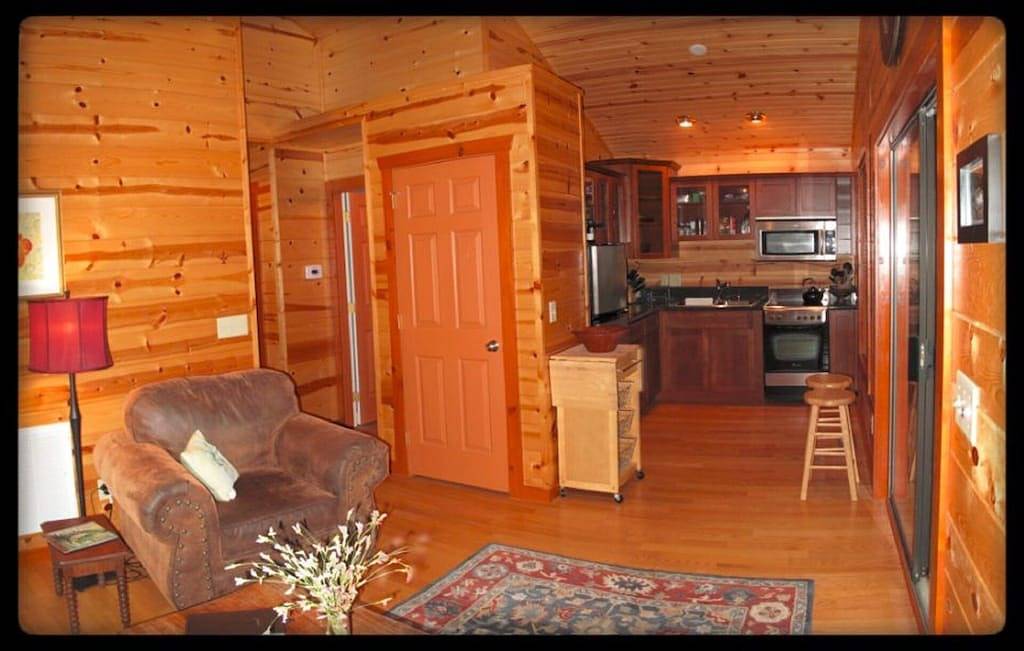Log Cabin for 4 Guests in Baxter County