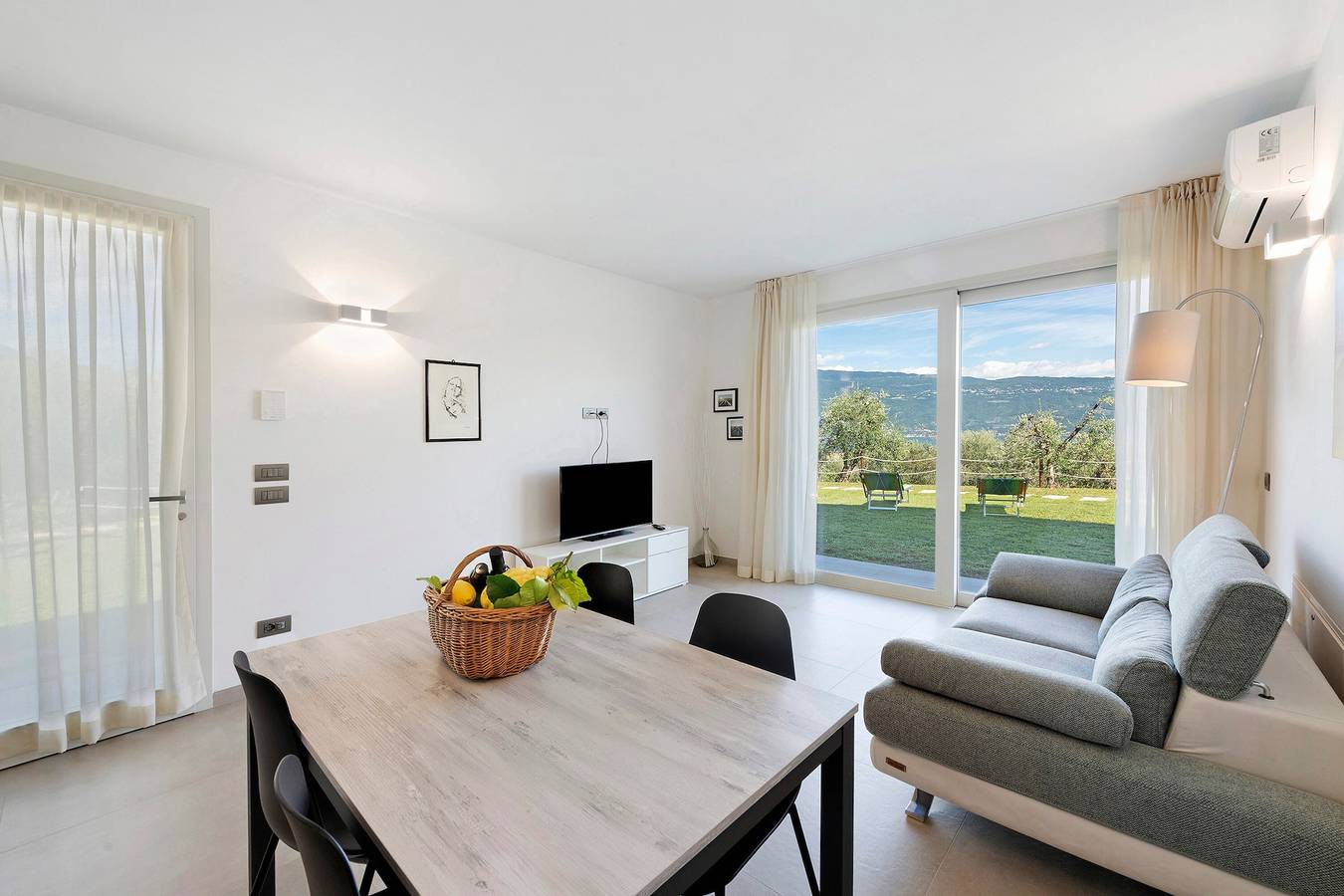 Appartamento intero, Appartamento 'Primula' con Vista Lago, Wi-Fi e Aria Condizionata in Gargnano, Prealpi Gardesane