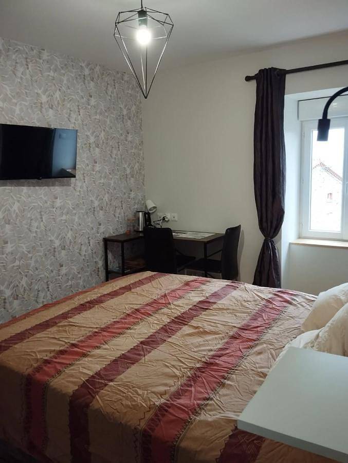 Chambre d’hôte pour 2 personnes, avec jardin à Chaspuzac