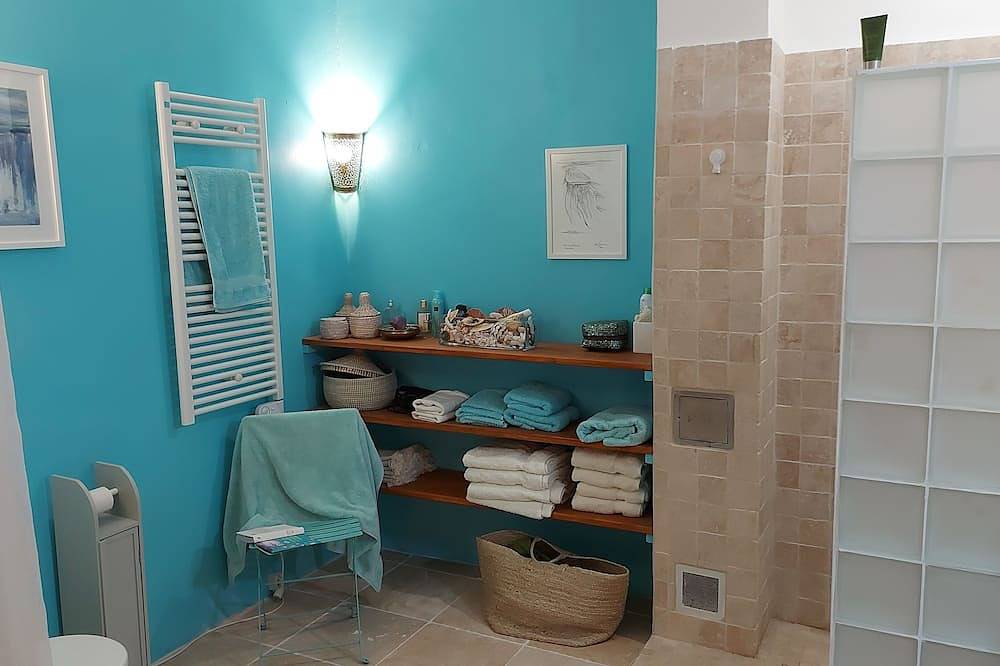 Cozy vacation home in picture-book village, 2 km to the beach at the Pont du Gard in Vers-Pont-du-Gard, Region de Nimes