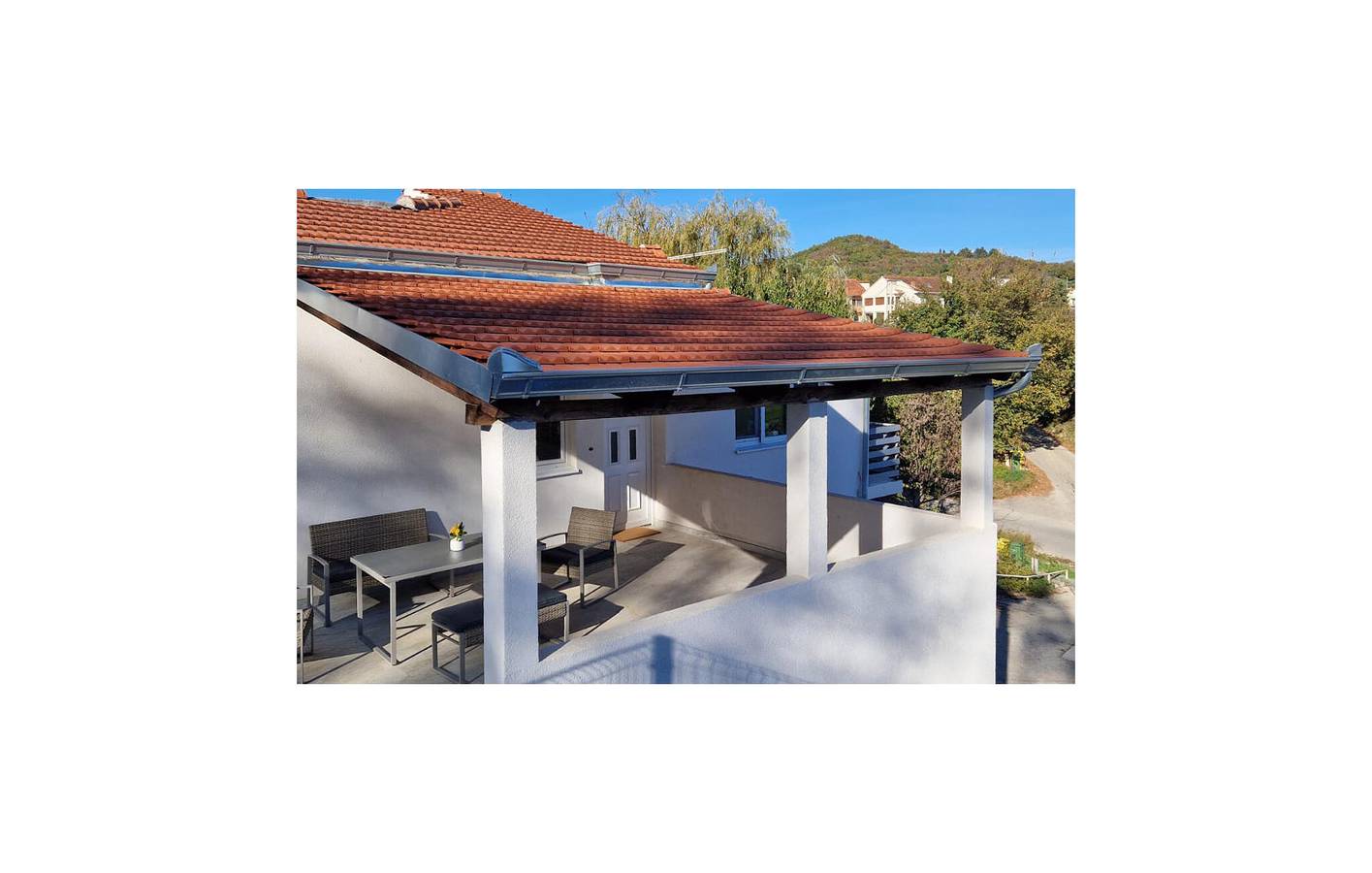 Reizende 156 m² große Wohnung mit Pool und Terrasse in Sinj, 1,5 km vom Stadtzentrum entfernt in Sinj, Dalmatinisches Zagora