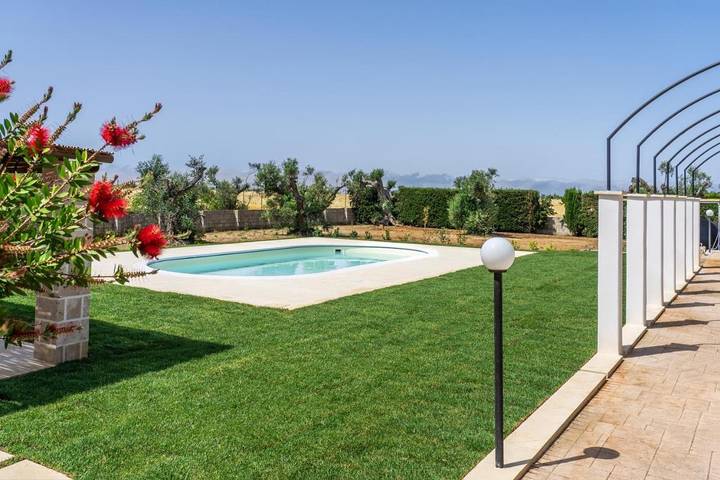 Chambre d’hôte pour 2 personnes, avec Terrasse ainsi que Jardin et Piscine à Parabita
