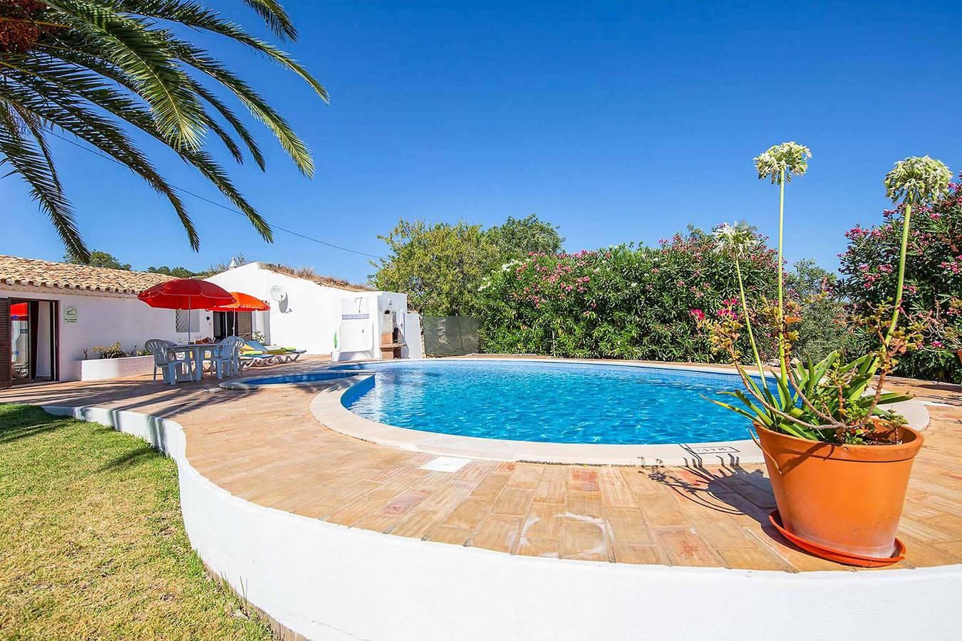 Villa für 4 Personen mit Terrasse in Santa Bárbara de Nexe, Faro Distrikt