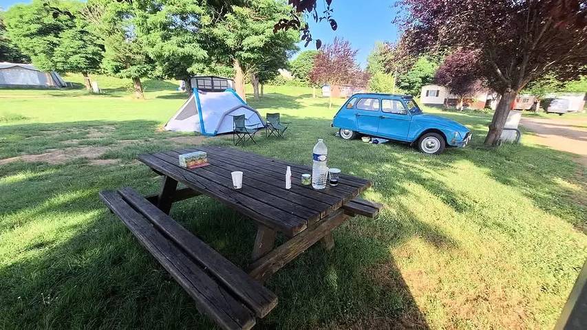 Camping pour 6 personnes, avec terrasse, animaux acceptés dans la Loire - 3