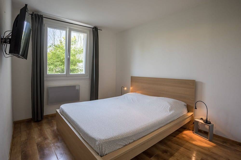 Rez de chaussée villa mitoyenne jardin piscine privatifs-proche mer et golf in Lunel-Viel, Côte d'Améthyste