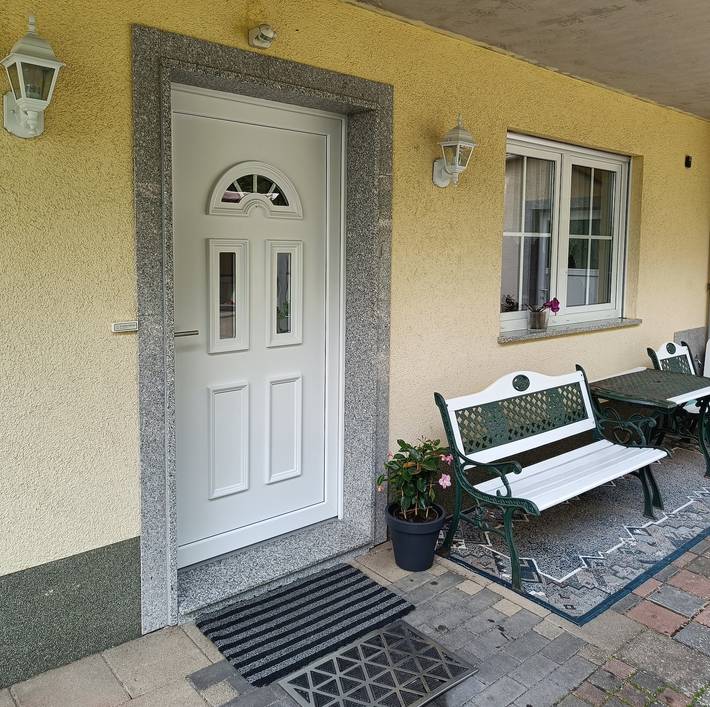 Ferienwohnung für 4 Personen, mit Terrasse und Garten in Ettringen