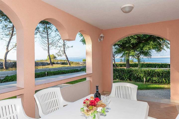 Appartement entier, 30 m to the sandy beach Smratine | Apartment for 6 persons in Vir
