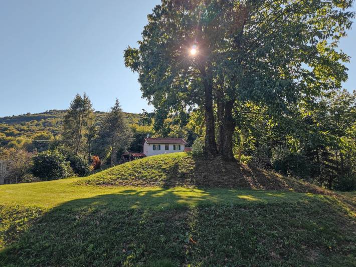 Casa vacanze 'La Rosa sul Lago' adatta agli animali domestici, con giardino privato, spa e Wi-Fi in Osiglia, Alpi Liguri