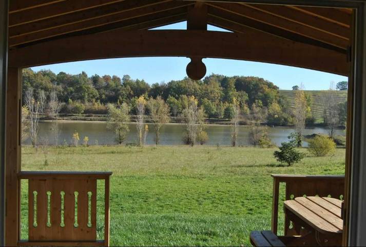 Chalet pour 5 personnes, avec terrasse ainsi que jardin et vue sur le lac dans le Tarn - 4