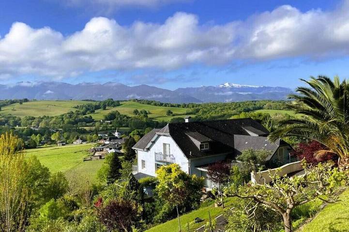 Gîte pour 5 personnes, avec Jacuzzi ainsi que Jardin et Sauna à Estialescq