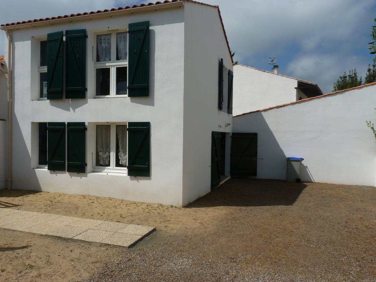 Holiday Home 'Les Floralies' with Private Terrace, Private Garden and Wi-Fi in La Tranche-sur-Mer, Vendée