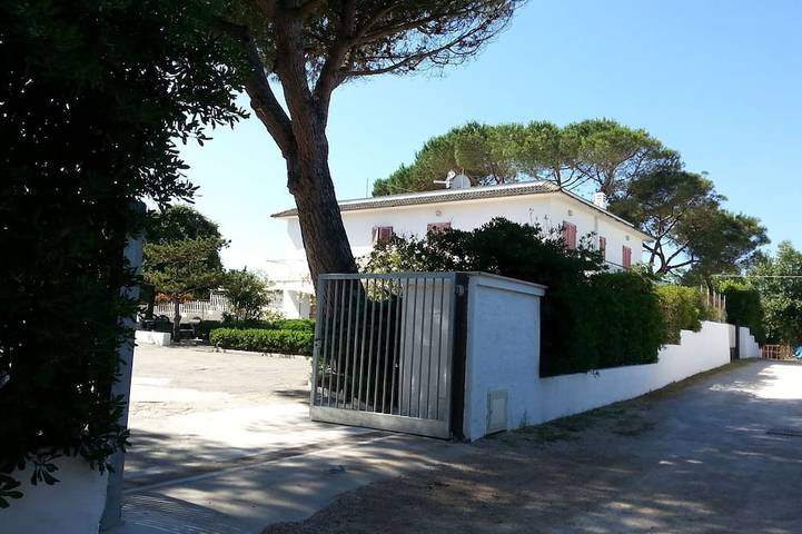 Entire apartment, Für 6 Personen - Golf von Gaeta in Marina di Minturno, Minturno