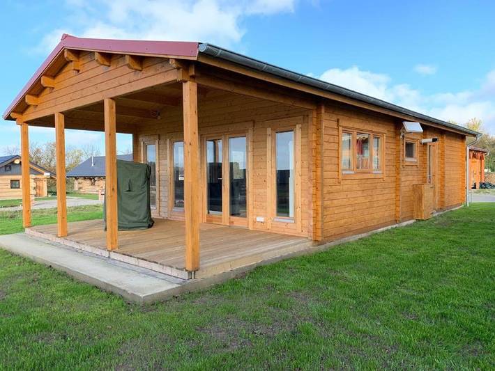 Ferienhaus für 4 Personen, mit Terrasse und Garten sowie Sauna in Groß Nemerow