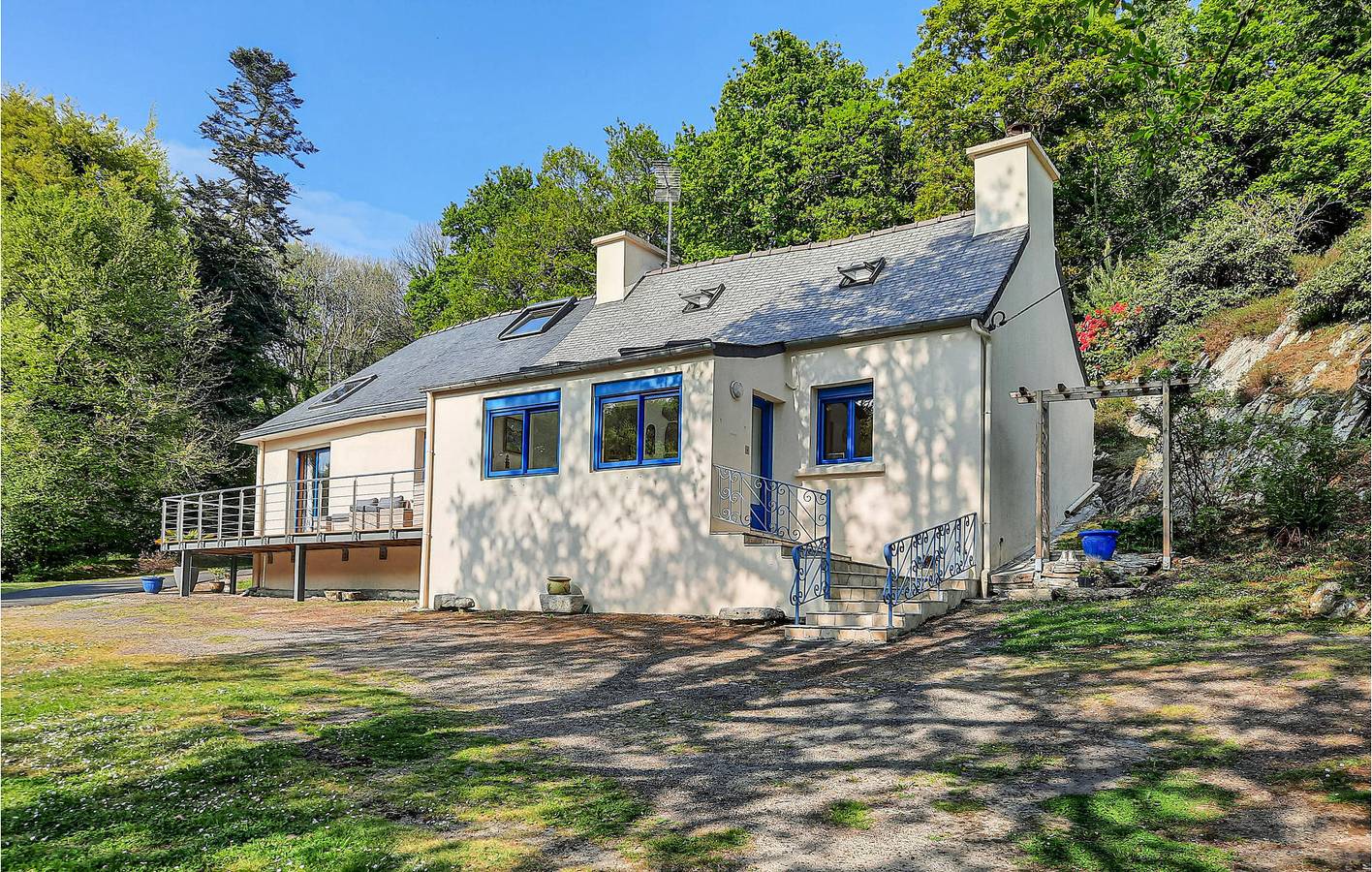 Appartement confortable dans le jardin avec parking et télévision in Plouigneau, Ceinture Dorée