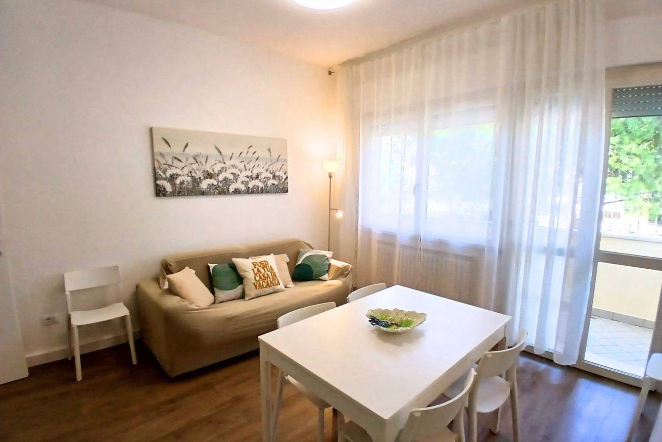 Ganze Wohnung, Cv010 - Cervia, four-room apartment with terrace in the center in Cervia, Ravenna Provinz