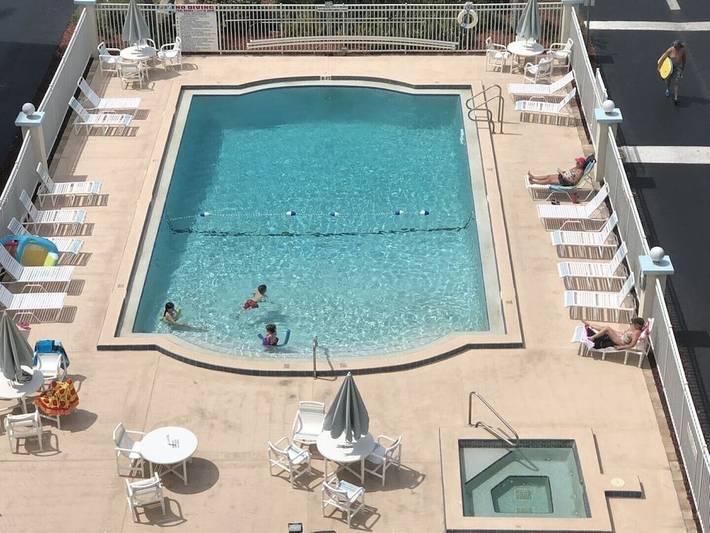 Vacation rental for 6 people, with hot tub and balcony as well as sauna and pool in Cocoa Beach