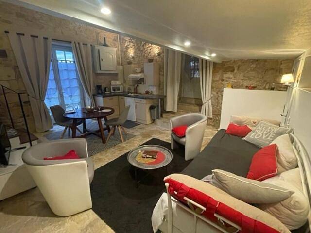 Gîte pour 2 personnes, avec terrasse et vue à Beynac-et-Cazenac - 3