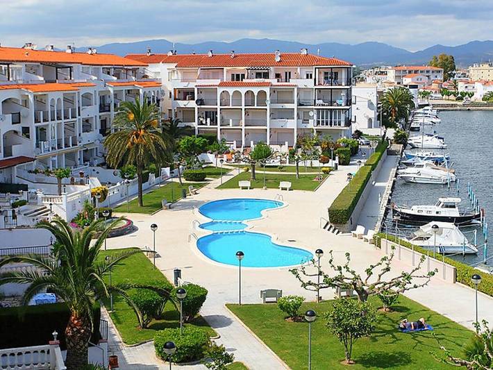 Apartamento entero, Apartamento 'Lago Sant Mauricio' con piscina compartida, Wi-Fi y aire acondicionado in Ampuriabrava, Alt Empordà