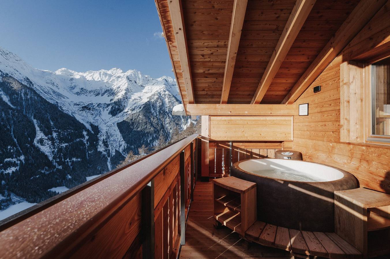 Ferienhaus "Chalet Henne-Hochgruberhof" in idyllischer Berglage mit eigener Sauna in Mühlwald, Zillertaler Alpen