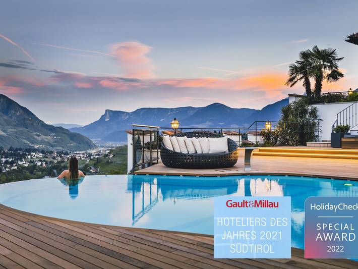 Hotel für 5 Personen, mit Balkon und Whirlpool sowie Garten im Dorf Tirol