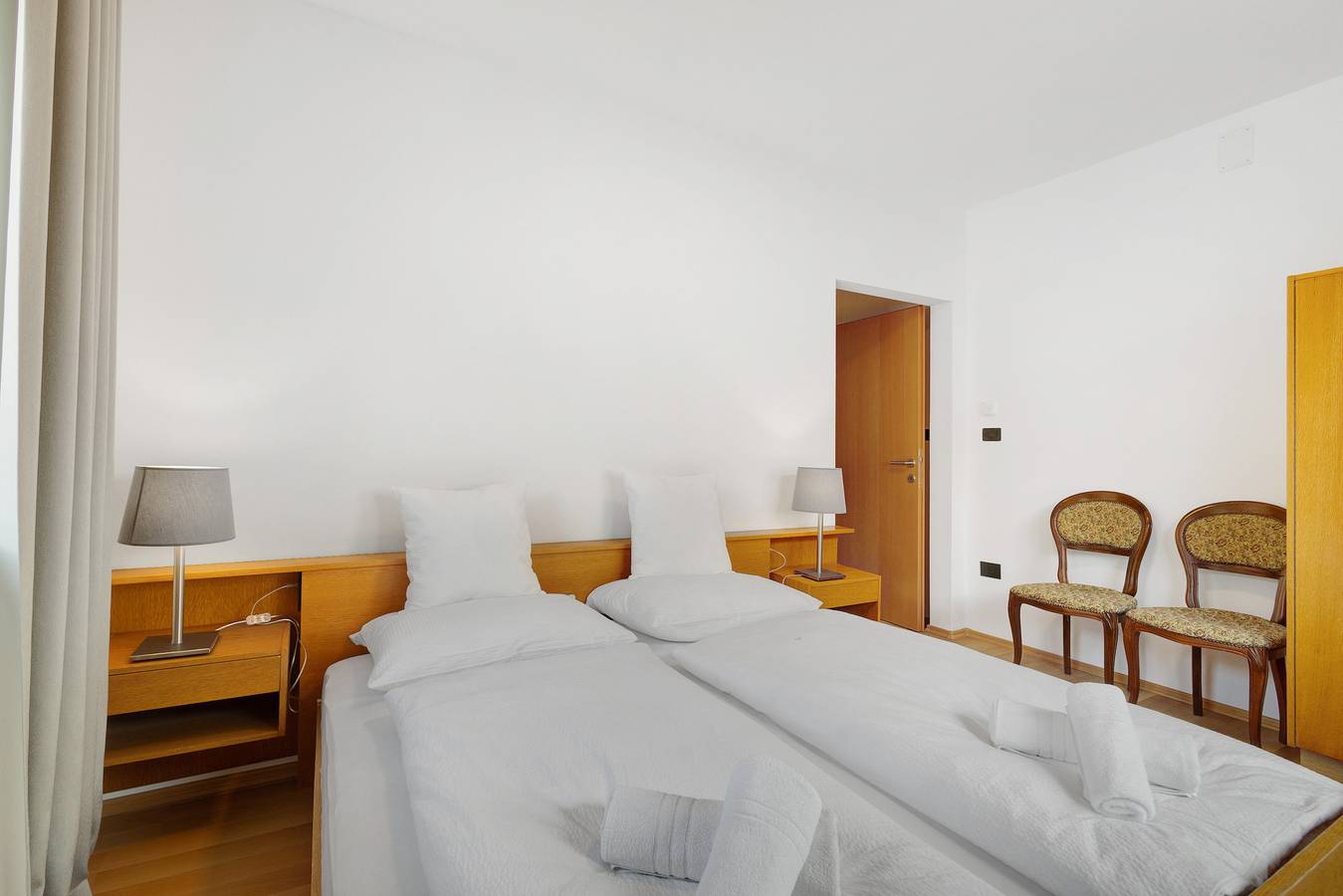 Ganze Wohnung, Apartment „Hofer Maria“ mit Bergblick, Wlan, Terrasse und Garten in Pragser Wildsee, Niederdorf
