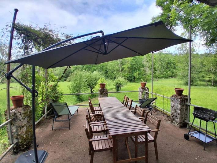 Location de vacances pour 8 personnes, avec jardin et vue à Cherveix-Cubas - 4