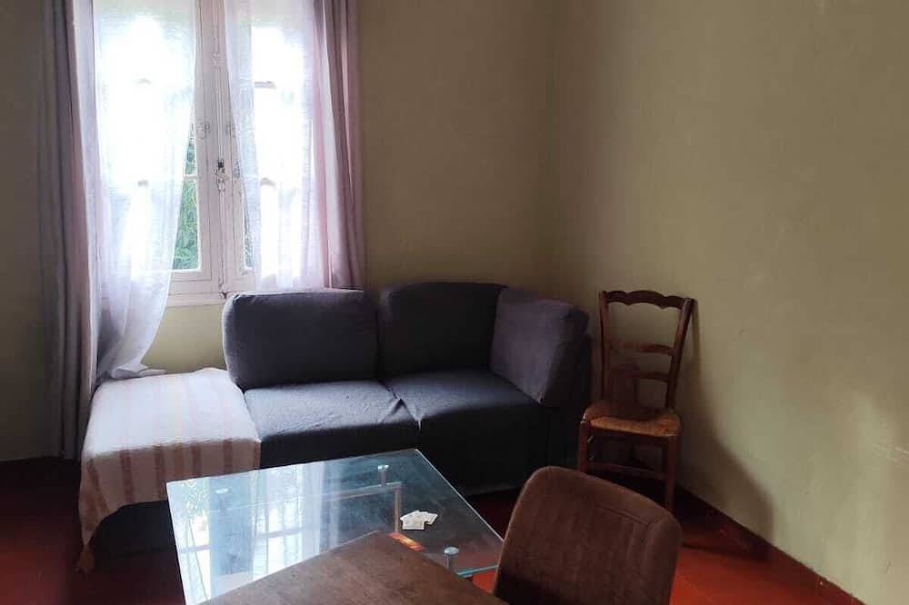 2-room apartment in a large, quiet house with garden and shared spaces in Vence, Mittelmeerküste (Frankreich)