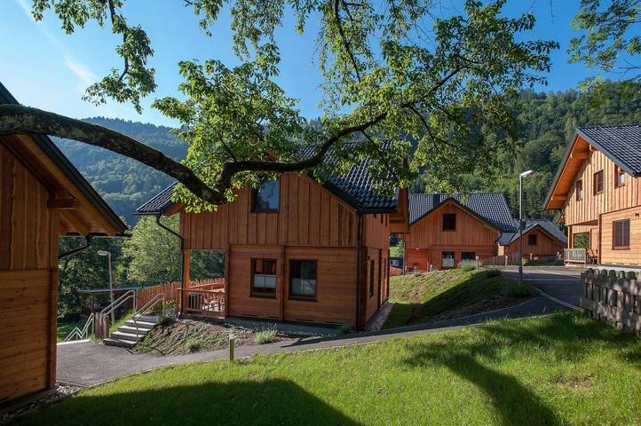 Wohnwagen für 5 Personen, mit Terrasse und Garten sowie Sauna und Seeblick in Villach - 4