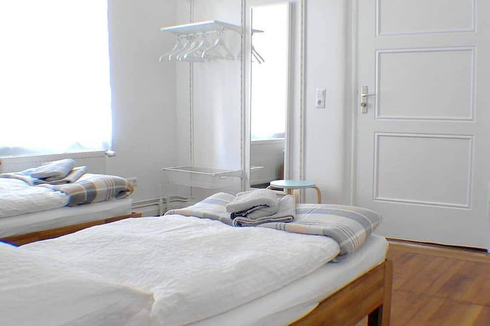 Ganze Wohnung, Familienfreundliche 2-Zimmer-Wohnung mit Wannenbad, Wohnzimmer und offener Küche in Tempelhof Berlin, Berlin