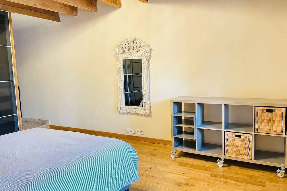 Renovated 19th-century farmhouse, perfect for short or extended stays. in Saint-Julien-en-Genevois, Región de Saint-Julien-en-Genevois