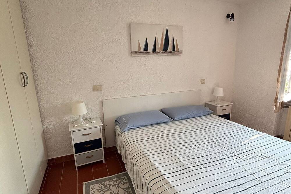 Hel lejlighed, Quiet apartment in front of Corsica in Colle d'Orano, Elba