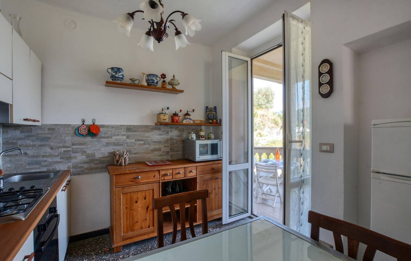 Ganze Ferienwohnung, Uscio Terrassenwohnung mit Garten, Parkplatz & Küche in Uscio, Ligurische Küste