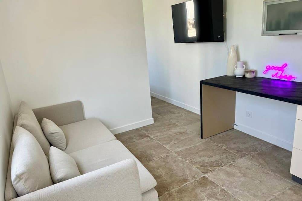 Entire apartment, Magnificent apartment with jacuzzi and private terrace just a few metres from the canal in Livry-Gargan, Seine-Saint-Denis