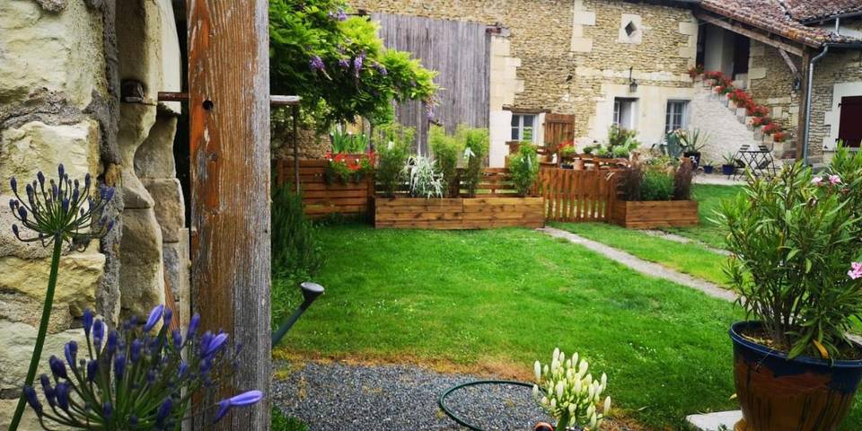 Gîte pour 2 personnes, avec terrasse ainsi que jardin et vue à Mouterre-Silly - 4