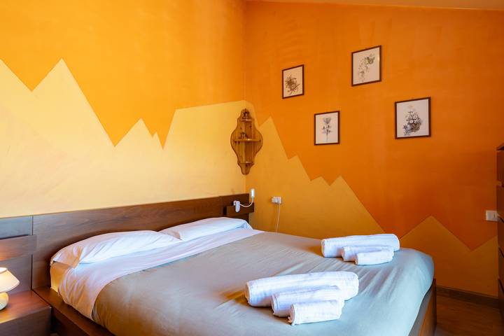 Ganze Wohnung, Spacious mountain view attic apartment in Barzio, Gemeinde Barzio