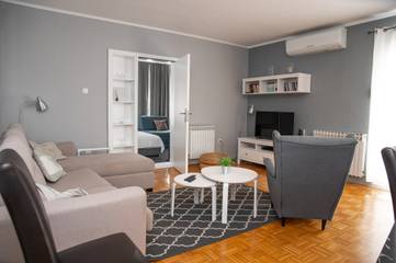 Vacation Rental for 9 Guests in Grad Benkovac, Zadar, Picture 4