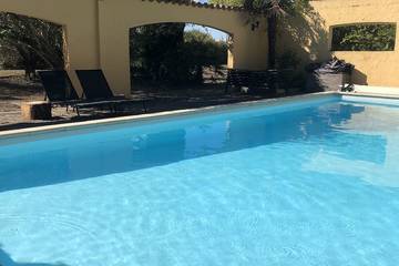 Location de vacances pour 4 personnes, avec terrasse ainsi que jardin et piscine à Castelnaudary