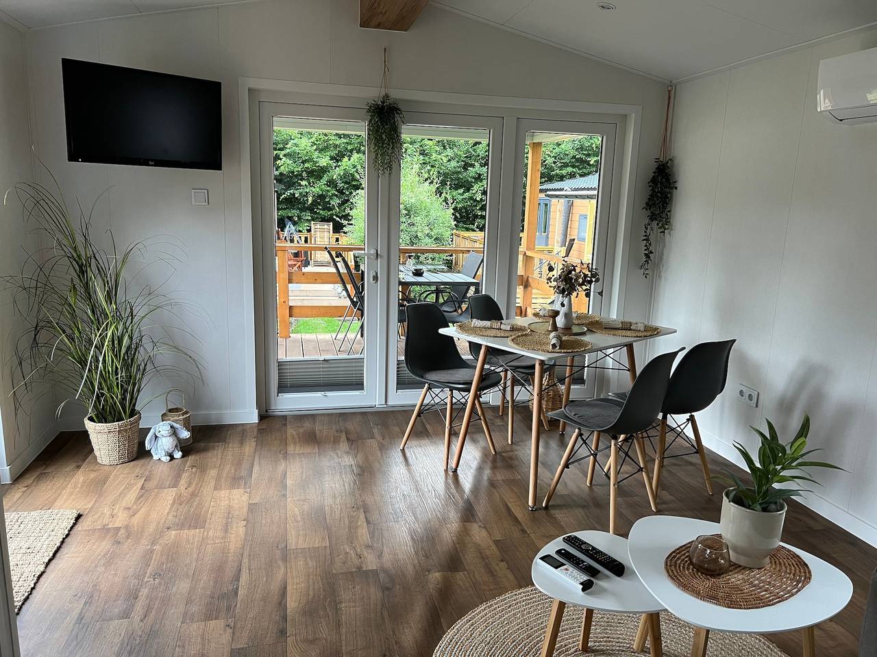 Tinyhouse Neila stilvolle &  moderne Auszeit am See | Natururlaub in Stuer, Mecklenburgische Seenplatte Klima, Grill in Stuer, Plauer See